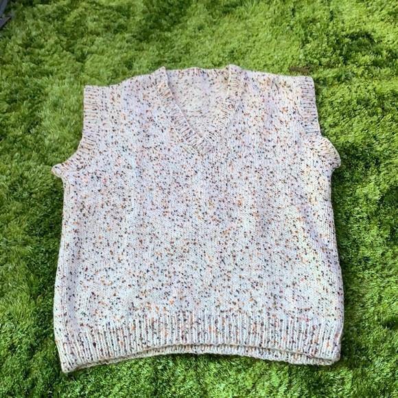 VINTAGE SWEATER VEST - Picture 1 of 3